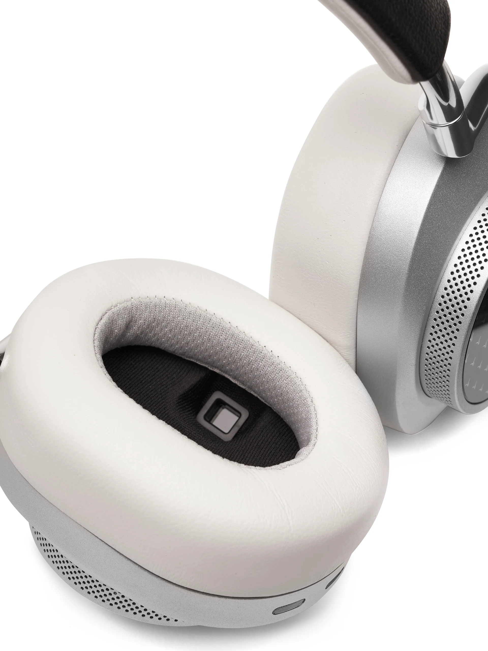 Wireless MW75 Headphones - Image 3